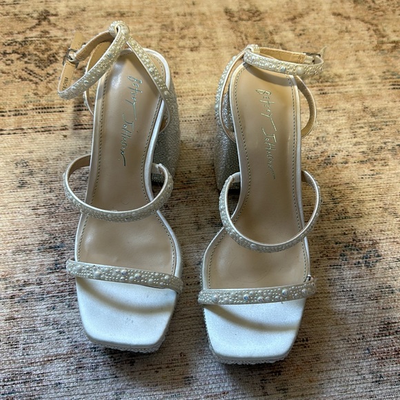 Betsey Johnson Denni White Pearl Platform Ankle Strap High Heels - Picture 2 of 7